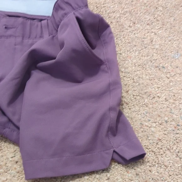 Pair of Under Armour heat gear shorts - Picture 7 of 7